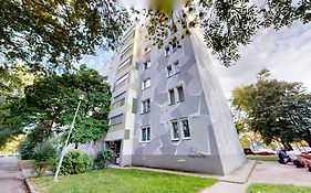 Modern 2 Bedroom Apt - Free Parking